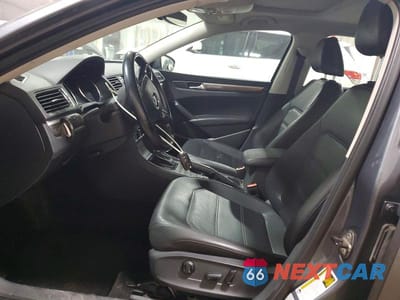 Zdjęcie 7 z 12 samochodu: 2016 VOLKSWAGEN PASSAT VIN:1VWBT7A35GC068754 - miniatura