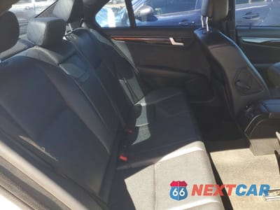 Zdjęcie 10 z 12 samochodu: 2014 MERCEDES-BENZ C 250 VIN:WDDGF4HB8ER306737 - miniatura