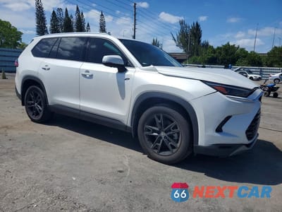 Czwarte zdjęcie samochodu z boku: 2024 TOYOTA GRAND HIGHLANDER LIMITED VIN:5TDAAAB58RS013007 - miniatura