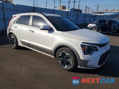 Czwarte zdjęcie samochodu z boku: 2023 KIA NIRO EV WAVE VIN:KNDCT3L16P5015447 - miniatura