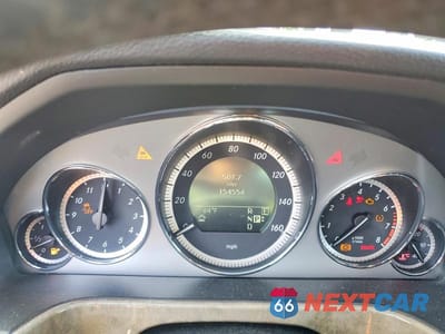 Zdjęcie 9 z 11 samochodu: 2011 MERCEDES-BENZ E 550 4MATIC VIN:WDDHF9AB4BA343502 - miniatura