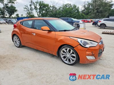 Czwarte zdjęcie samochodu z boku: 2012 HYUNDAI VELOSTER BASE VIN:KMHTC6AD6CU030136 - miniatura
