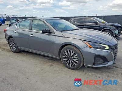 Czwarte zdjęcie samochodu z boku: 2023 NISSAN ALTIMA SV VIN:1N4BL4DV4PN366804 - miniatura