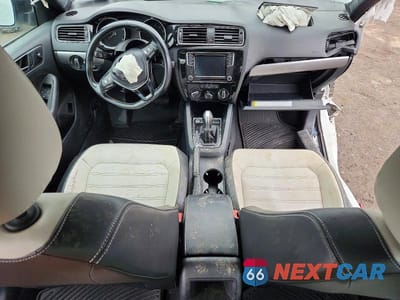 Zdjęcie 8 z 13 samochodu: 2016 VOLKSWAGEN JETTA SPORT VIN:3VWD17AJ4GM412747 - miniatura