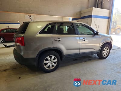 Trzecie zdjęcie samochodu z tyłu: 2011 KIA SORENTO LX VIN:5XYKT3A18BG167633 - miniatura