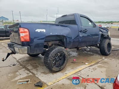 Trzecie zdjęcie samochodu z tyłu: 2011 CHEVROLET SILVERADO K1500 VIN:1GCNKPEA8BZ175430 - miniatura
