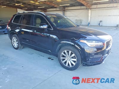 Czwarte zdjęcie samochodu z boku: 2016 VOLVO XC90 T6 VIN:YV4A22PK8G1085687 - miniatura