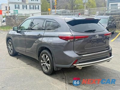 Drugie zdjęcie samochodu z przodu: 2022 TOYOTA HIGHLANDER XLE VIN:5TDGZRBH8NS220745 - miniatura