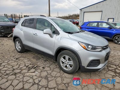 Czwarte zdjęcie samochodu z boku: 2019 CHEVROLET TRAX 1LT VIN:KL7CJLSB7KB719910 - miniatura