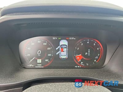 Zdjęcie 9 z 12 samochodu: 2021 VOLVO XC40 T5 R-DESIGN VIN:YV4162UM6M2468172 - miniatura