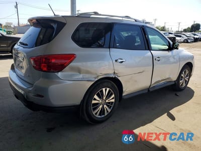 Trzecie zdjęcie samochodu z tyłu: 2018 NISSAN PATHFINDER SL VIN:5N1DR2MN0JC620061 - miniatura