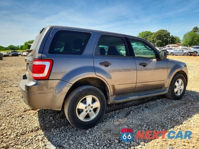 Trzecie zdjęcie samochodu z tyłu: 2011 FORD ESCAPE XLS VIN:1FMCU0C72BKC43239 - miniatura