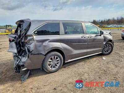 Trzecie zdjęcie samochodu z tyłu: 2024 TOYOTA SIENNA XLE 7-PASSENGER VIN:5TDYSKFCXRS121462 - miniatura