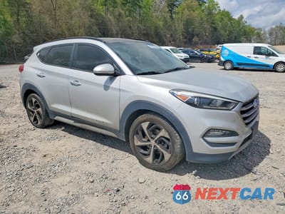 Czwarte zdjęcie samochodu z boku: 2018 HYUNDAI TUCSON VALUE VIN:KM8J3CA26JU714444 - miniatura