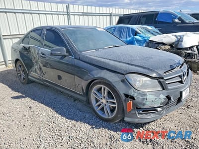 Czwarte zdjęcie samochodu z boku: 2014 MERCEDES-BENZ C 250 VIN:WDDGF4HBXEG237867 - miniatura