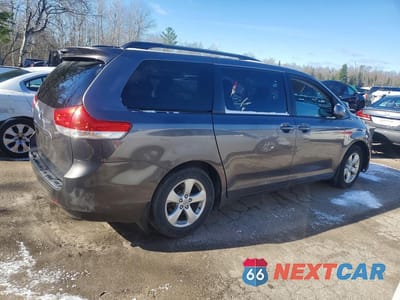 Trzecie zdjęcie samochodu z tyłu: 2012 TOYOTA SIENNA LE VIN:5TDKK3DC0CS220961 - miniatura
