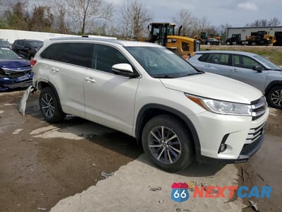 Czwarte zdjęcie samochodu z boku: 2017 TOYOTA HIGHLANDER XLE VIN:5TDJZRFH4HS510419 - miniatura
