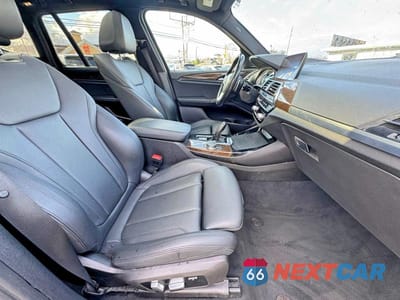 Piąte zdjęcie samochodu w środku: 2019 BMW X3 XDRIVE30I VIN:5UXTR9C58KLE18615 - miniatura