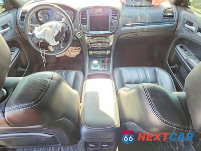 Zdjęcie 8 z 12 samochodu: 2018 CHRYSLER 300 S VIN:2C3CCAGG3JH267860 - miniatura