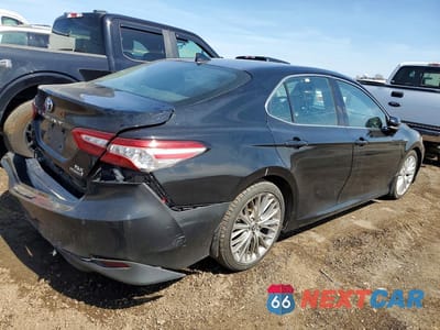 Trzecie zdjęcie samochodu z tyłu: 2020 TOYOTA CAMRY XLE VIN:4T1F31AKXLU541010 - miniatura