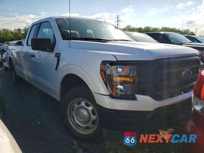 Czwarte zdjęcie samochodu z boku: 2023 FORD F150 SUPER CAB VIN:1FTEX1C58PKE18271 - miniatura