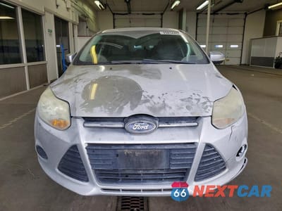 Piąte zdjęcie samochodu w środku: 2014 FORD FOCUS SE VIN:1FADP3F2XEL132542 - miniatura
