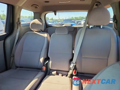 Zdjęcie 10 z 13 samochodu: 2017 KIA SEDONA LX VIN:KNDMB5C12H6233884 - miniatura