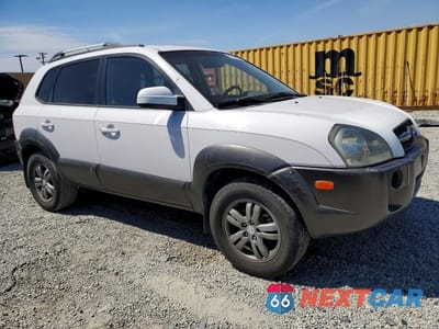 Czwarte zdjęcie samochodu z boku: 2008 HYUNDAI TUCSON SE VIN:KM8JN72D98U759373 - miniatura