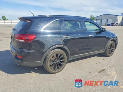 Trzecie zdjęcie samochodu z tyłu: 2019 KIA SORENTO S V6 VIN:5XYPGDA5XKG584514 - miniatura