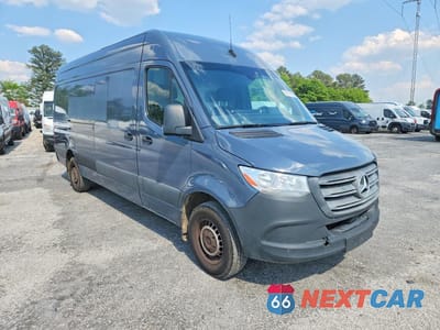 Czwarte zdjęcie samochodu z boku: 2019 MERCEDES BENZ SPRINTER 2500 DELIVERY VAN VIN:WD4PF1CD1KP126658 - miniatura