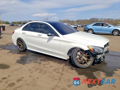 Czwarte zdjęcie samochodu z boku: 2017 MERCEDES-BENZ C 300 VIN:55SWF4JB1HU195540 - miniatura