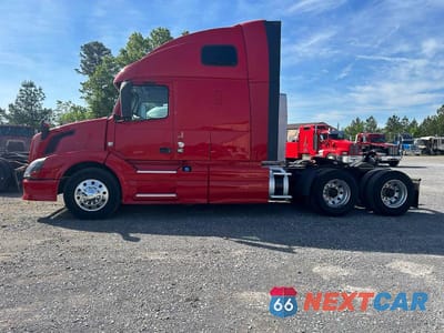 Zdjęcie 13 z 13 samochodu: 2015 VOLVO VNL TRUCKS VIN:4V4NC9EG3FN190903 - miniatura