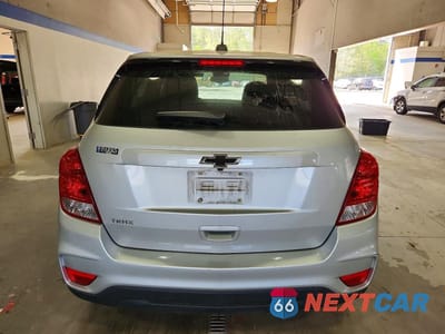 Zdjęcie 6 z 13 samochodu: 2020 CHEVROLET TRAX LS VIN:KL7CJKSB2LB038131 - miniatura