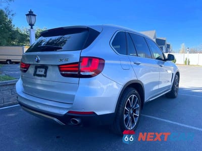 Czwarte zdjęcie samochodu z boku: 2017 BMW X5 XDRIVE35I VIN:5UXKR0C57H0V66589 - miniatura