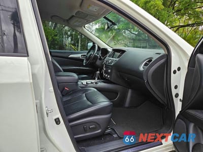 Piąte zdjęcie samochodu w środku: 2019 NISSAN PATHFINDER SL VIN:5N1DR2MN2KC642550 - miniatura