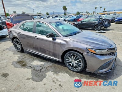Czwarte zdjęcie samochodu z boku: 2022 TOYOTA CAMRY SE VIN:4T1G11AK5NU648799 - miniatura