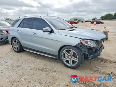 Czwarte zdjęcie samochodu z boku: 2016 MERCEDES-BENZ GLE 400 4MATIC VIN:4JGDA5GB8GA689272 - miniatura