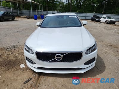 Piąte zdjęcie samochodu w środku: 2018 VOLVO S90 T5 MOMENTUM VIN:LVY982AKXJP018079 - miniatura