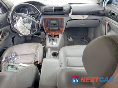 Zdjęcie 8 z 13 samochodu: 2004 VOLKSWAGEN PASSAT GLX 4MOTION VIN:WVWYH63B84E086968 - miniatura
