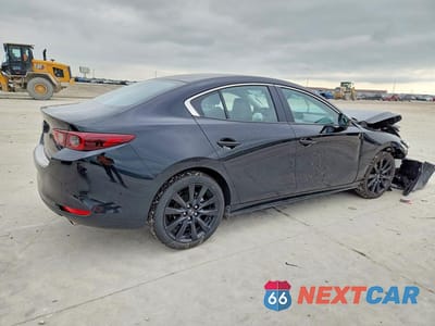 Trzecie zdjęcie samochodu z tyłu: 2026 MAZDA 3 SELECT SPORT VIN:JM1BPABL5T1855972 - miniatura