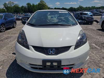 Piąte zdjęcie samochodu w środku: 2011 HONDA FIT VIN:JHMGE8H3XBS007993 - miniatura