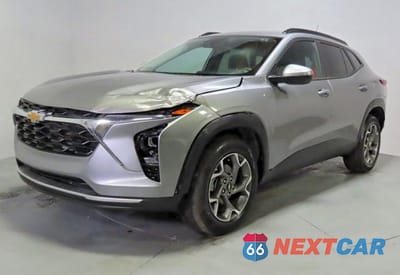 Drugie zdjęcie samochodu z przodu: 2025 CHEVROLET TRAX 1LT VIN:KL77LHEPXSC224689 - miniatura