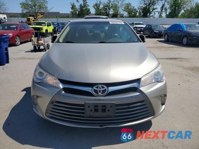 Piąte zdjęcie samochodu w środku: 2017 TOYOTA CAMRY LE VIN:4T1BF1FK1HU777745 - miniatura
