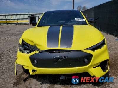 Piąte zdjęcie samochodu w środku: 2025 FORD MUSTANG MACH-E GT VIN:3FMTK4SX2SMA12154 - miniatura