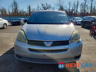 Piąte zdjęcie samochodu w środku: 2005 TOYOTA SIENNA VIN:5TDBA23C65S034861 - miniatura