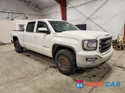 Czwarte zdjęcie samochodu z boku: 2017 GMC SIERRA K1500 SLE VIN:3GTU2MEC2HG115275 - miniatura