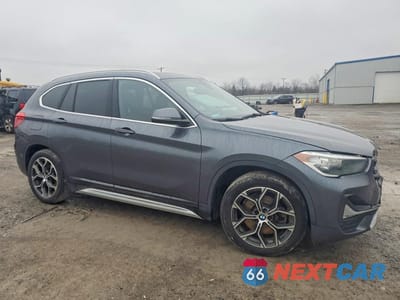 Czwarte zdjęcie samochodu z boku: 2020 BMW X1 XDRIVE28I VIN:WBXJG9C09L5R45796 - miniatura