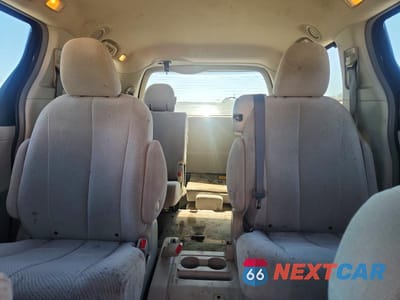 Zdjęcie 10 z 13 samochodu: 2011 TOYOTA SIENNA LE 8-PASSENGER VIN:5TDKA3DC9BS006343 - miniatura