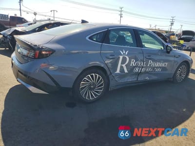 Trzecie zdjęcie samochodu z tyłu: 2025 HYUNDAI SONATA HYBRID SEL VIN:KMHL34JJ5SA108898 - miniatura