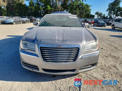 Piąte zdjęcie samochodu w środku: 2014 CHRYSLER 300 VIN:2C3CCAAG5EH103654 - miniatura